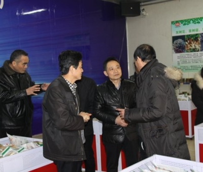 湖北省黃梅縣商業(yè)考察團蒞臨仙客來公司考察