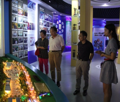 上?？茖W技術(shù)文獻出版社胡德仁主任蒞臨仙客來公司考察