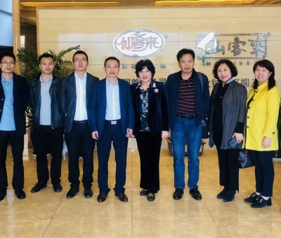 支持少數(shù)民族企業(yè)發(fā)展！延邊大學(xué)草仙藥業(yè)有限公司董事長李英姬蒞臨江西仙客來公司進行合作交流