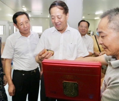 全國人民代表大會常務委員會副委員長武維華蒞臨仙客來靈芝工廠考察指導