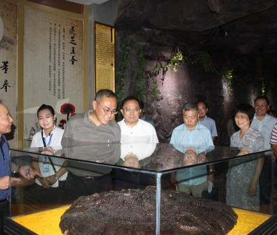 九江職業(yè)大學(xué)黨委書(shū)記，市教育局黨委書(shū)記、局長(zhǎng)熊穎蒞臨仙客來(lái)公司走訪調(diào)研