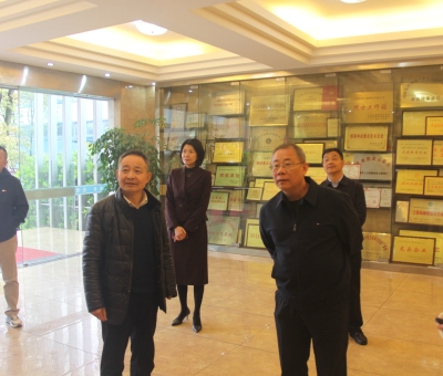 國家稅務(wù)總局九江市稅務(wù)局黨委副書記、副局長(zhǎng)孫暉等領(lǐng)導(dǎo)蒞臨仙客來公司調(diào)研