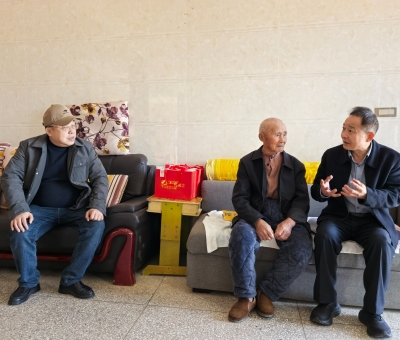 情暖烈屬！潘新華等愛心人士走訪慰問黃治仁烈士家屬